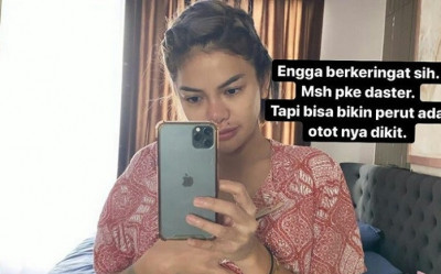 Wow... Di Rumah Aja Tapi Perut Nikita Mirzani Tetap Berotot