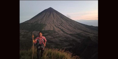 Gunung Inierie yang Menantang dan Menggoda