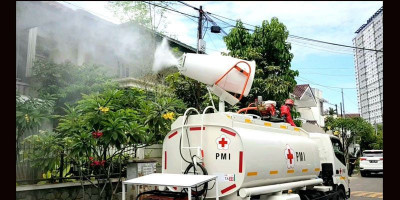 PMI Kerahkan 10 Gunner Semprot Disinfektan di Ibu Kota