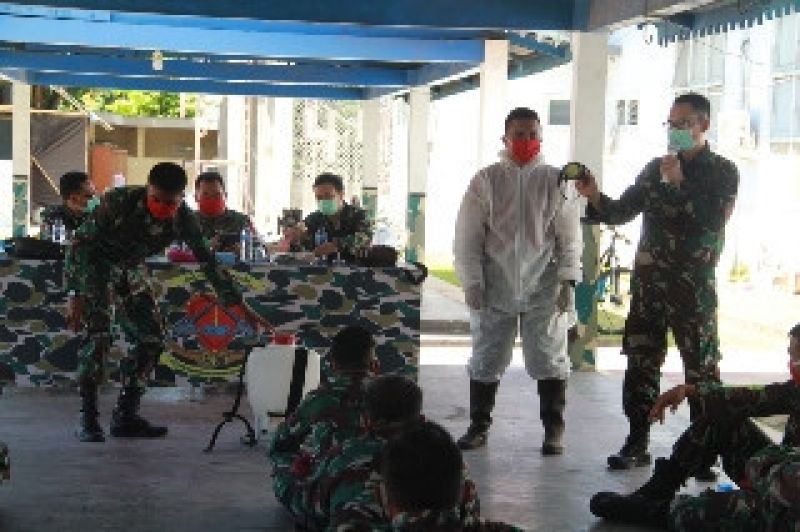 Prajurit Marinir Latihan Penanggulangan  Covid-19