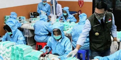 Lawan Penimbun, Ridwan Kamil Minta Produksi Masker Bedah Satu Juta Per Hari