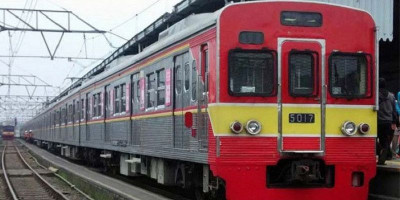 Luhut Tolak Permintaan Anies Hentikan Sementara Operasional KRL 