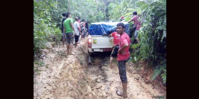Libas Jalanan Rusak Demi Bantu Warga Mantoman Singkawang Timur