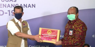 Gotong Royong, BIN Serahkan Bantuan Alkes dan APD
