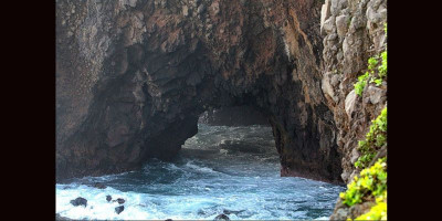  Gua Tungku, Keindahan di Tebing Pulau Sangiang