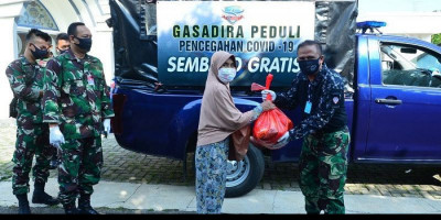 Ringankan Beban Warga, Keluarga Besar AAU 92 Bagikan Sembako