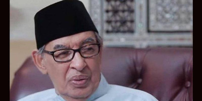 Quraish Shihab: Salat Tarawih di Rumah Meneladani Rasul