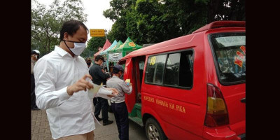 BIN Bagi-bagi Masker di Terminal