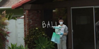 Trending di Youtube, Rich Brian Kirim Donasi dengan Drone