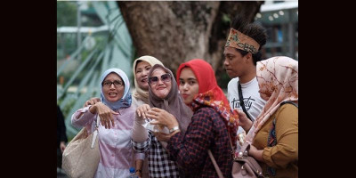 Arie Kriting: Kalau Keadaan Membaik Kita Sering-sering Foto Bareng