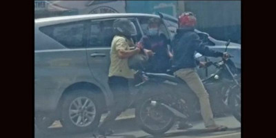 Perampas Tas Isi Uang di Depok Kepergok Kamera