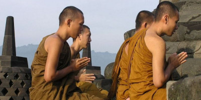 Peringati Waisak 2564 BE, Umat Diingatkan Mempraktikkan Ajaran Sang Buddha