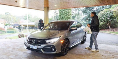 Patuhi Aturan, KBRI Canberra Bagikan Makanan Buka Puasa Secara Drive-through
