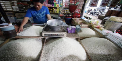 Stok Beras Nasional Cukup Jelang Lebaran, 7 Provinsi Malah Defisit 