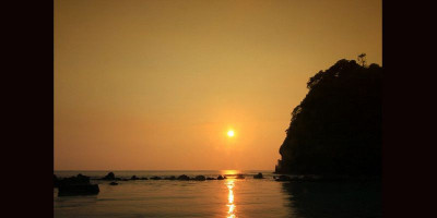 Jangan Ngaku Pemburu Sunset Kalau Belum ke Pantai Batu Mandi