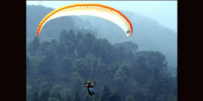 Peluang Wisata Baru, Indonesia Punya Banyak Spot Olah Raga Dirgantara