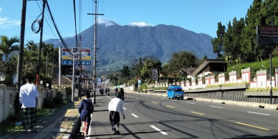 Jalur Puncak Lengang, Gunung Gede Terlihat Jelas