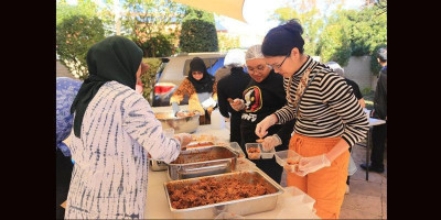 WNI di Australia Nikmati Ketupat Lebaran Komplit