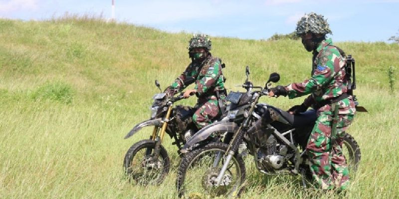 Prajurit Yonangmor 2 Mar Berlatih Bidal Dalam Kolone