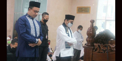Salat Jumat PSBB Transisi, Riza Patria: Sudah Lebih Baik