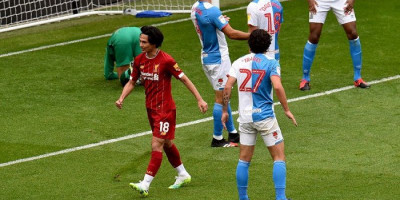 Liverpool Libas Blackburn Rovers 6 Gol Tanpa Balas, Anfield Hening