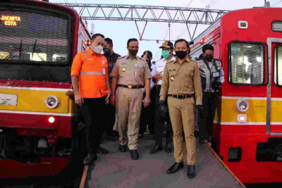 Anies Realisasikan Janji Bantu Urai Penumpang KRL dari Bogor