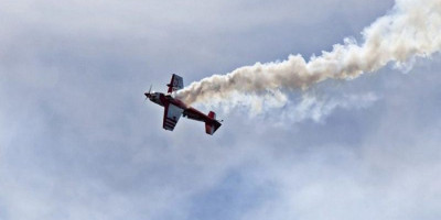 Pesawat Tempur TNI AU Jatuh di Permukiman, Pilot Terjun dari Pesawat