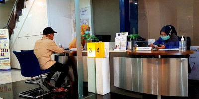 Partisi Kaca di Bank Mandiri