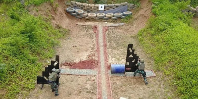Latihan Menembak Reaksi Marinir