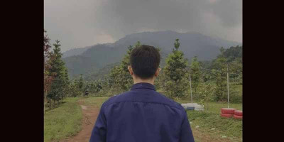 Diantar Rombongan Anak Kecil di Gunung Salak 