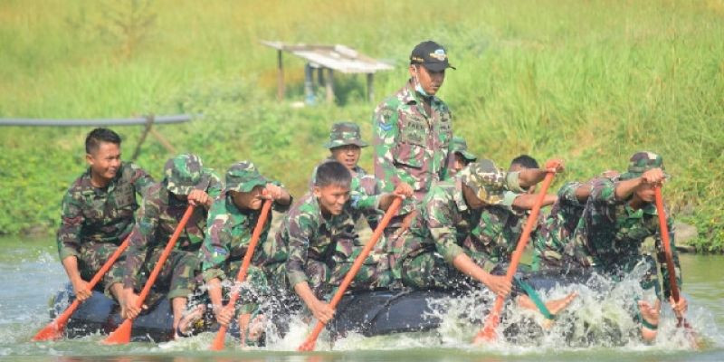Latihan Binsat Dayung Perahu Karet