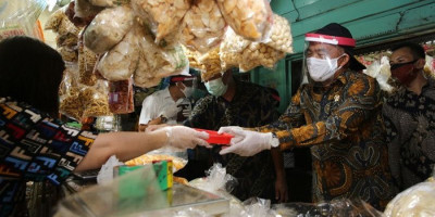 Pak Menteri Ingatkan Kunci Utama Turunkan Covid-19 di Surabaya 