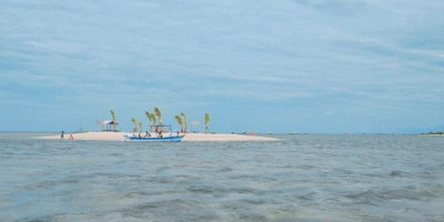Melancong ke Gili Putih Sumberkima, Berasa Punya Pantai Pribadi