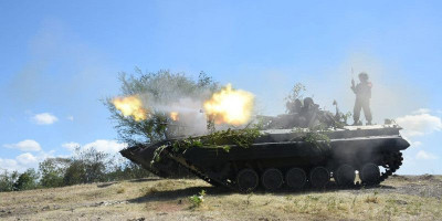 Marinir Gelar Latihan Operasi Pendaratan Amfibi di Pantai Banongan 