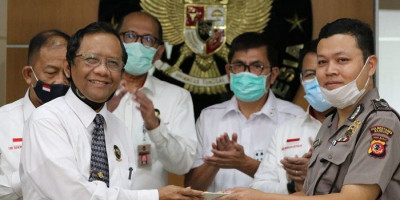 Mahfud MD: Polisi dan Tentara Berhenti Setengah Jam, Negara Bisa Bubar