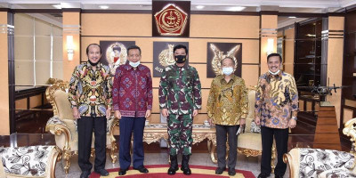 Bersama Purnawirawan Militer