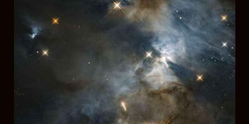Teleskop Hubble Tangkap Bayangan Kelelawar di Angkasa