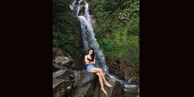 Menikmati Keindahan Curug Ciherang yang Penuh Mitos 