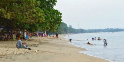 Pantai Carita Diserbu Wisatawan, Bagaimana Penerapan Protokol Kesehatannya?