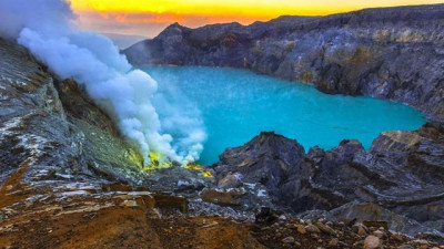 Heran, Kawah Ijen Lebih Diminati Wisatawan Asing Dibanding Lokal