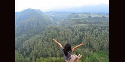 Menikmati Keindahan Alam Bandung dari Tebing Keraton