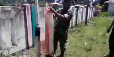 Kepala Desa Didamprat Danramil karena Kibarkan Bendera Usang dan Robek