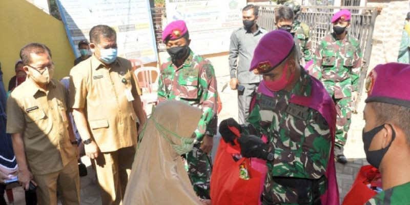 Bakti Sosial Korps Marinir TNI AL Penanggulangan Wabah Covid-19