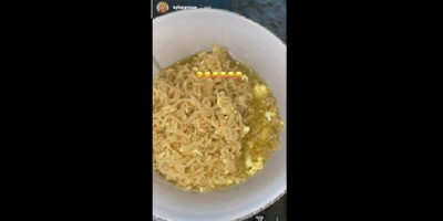 Model AS Posting Makan Mie Instan, Netizen Indonesia Heboh