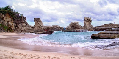 Wajib Datang, Ini 10 Pantai Paling Indah di Pacitan