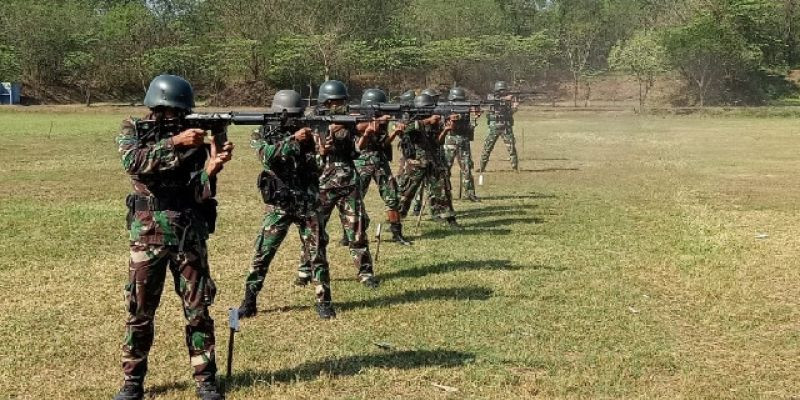 Binsat Batalyon Roket 2 Marinir  Latihan Menembak