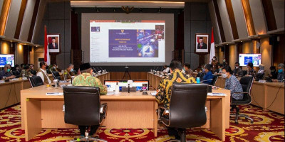 Komite Penanganan Covid-19 dan PEN Rapat Perdana Bahas Uraian Tugas