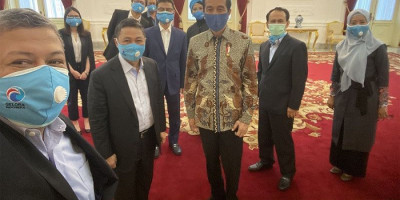 Jokowi Curhat Berat Badannya Turun 3 Kilogram karena Mikirin Keadaan
