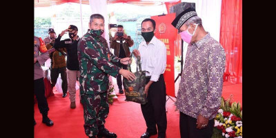 TNI Peduli Covid-19 Salurkan Bantuan Sembako di Depok