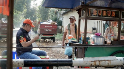 Menaklukan Jakarta Dengan Bubur Ayam